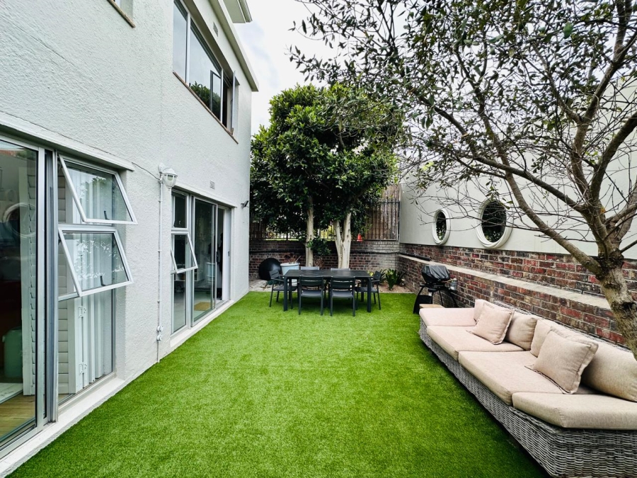 3 Bedroom Property for Sale in Sea Point Western Cape